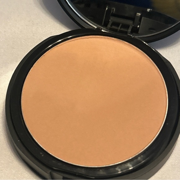 BareMinerals Barepro 16 Hour Skin Perfecting Powder Foundation Light 20 Cool - Picture 3 of 9